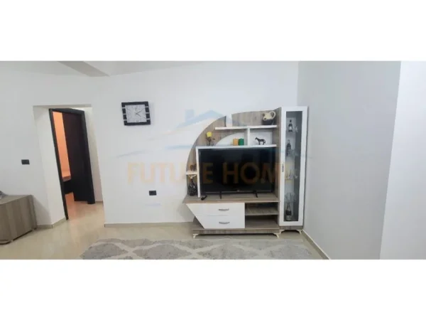 Korce, jepet me qera apartament 2+1+Ballkon Kati 2, 120 m² 300 €