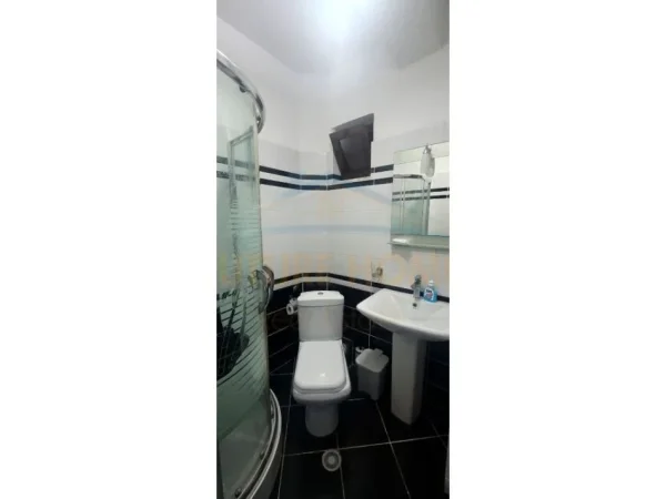 Korce, jepet me qera apartament 2+1+Ballkon Kati 2, 120 m² 300 €