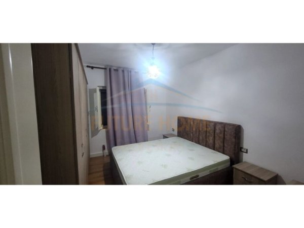 Korce, jepet me qera apartament 2+1+Ballkon Kati 5, 76 m² 250 € (KO46666)