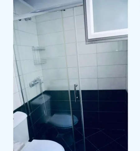 Tirane, jepet me qera apartament 3+1+Ballkon Kati 1, 130 m² 800 € (Rruga Liman Kaba)