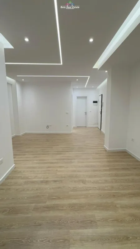 Tirane, jepet me qera zyre Kati 1, 72 m² 700 € (myslym shyri)