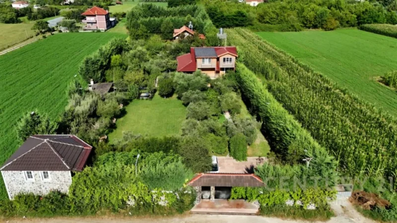 Tirane, shitet ambjent biznesi Kati 3, 160.000 m² 2.000.000 € (Rinas)