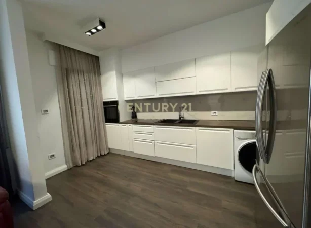 Tirane, shitet apartament 2+1+Ballkon Kati 3, 130 m² 350.000 € (Rruga e Kavajës, Kompleksi Delijorgji)