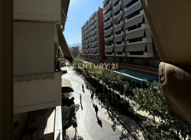 Tirane, shitet apartament 2+1+Ballkon Kati 3, 130 m² 350.000 € (Rruga e Kavajës, Kompleksi Delijorgji)