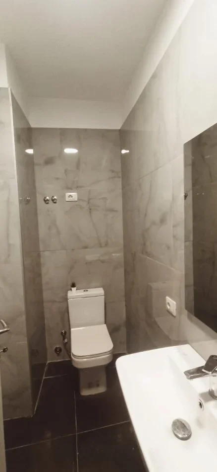 SHITET: Garsoniere 100% E Re / E Pabanuar Me Pare (36m2) 📍 Perballe Kristal Center - Komuna | Investim Premium ****  82.000€