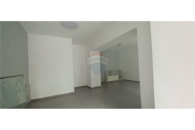 Tirane, shitet dyqan Kati 0, 36 m² 90.000 € (Myslym Shyri, Shallvaret)