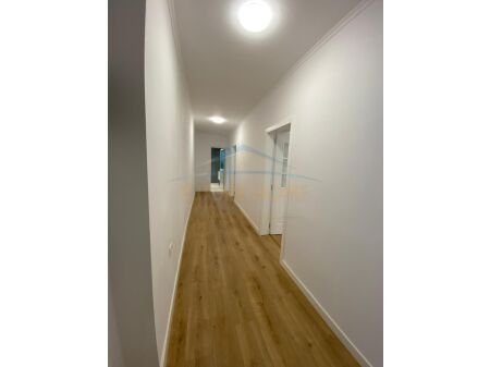 Tirane, shitet apartament 2+1+Ballkon Kati 2, 83 m² 185.000 € (Rruga e Durresit, AREA47348)
