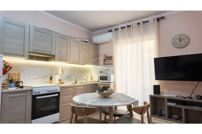 Tirane, jepet me qera apartament 2+1+Ballkon Kati 3, 80 m² 700 € (Mine Peza)