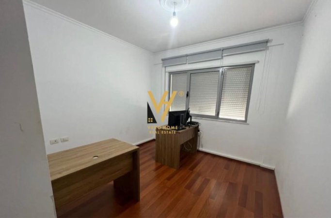 Tirane, jepet me qera zyre Kati 1, 130 m² 1.200 € (RRUGA 5 MAJI)