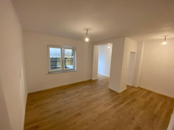 Tirane, shitet apartament 2+1+Ballkon Kati 2, 83 m² 185.000 € (Rruga Naim Frashëri/21 Dhjetori/Blloku i Ambasadave)