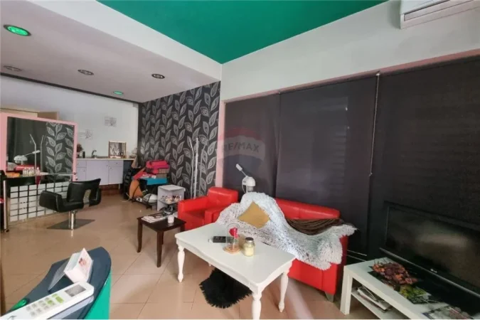 Tirane, shitet dyqan Kati 0, 77 m² 180.000 € (Medar Shtylla, Komuna e Parisiti)