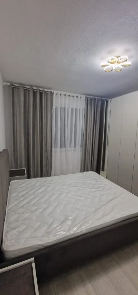 Tirane, jepet me qera apartament 1+1+Ballkon Kati 3, 63 m² 680 € (rruga Komuna Parisit)