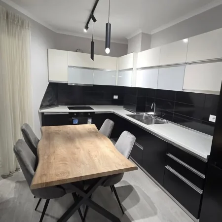 Tirane, jepet me qera apartament 3+1+Ballkon Kati 4, 109 m² 600 € (ASTIR)