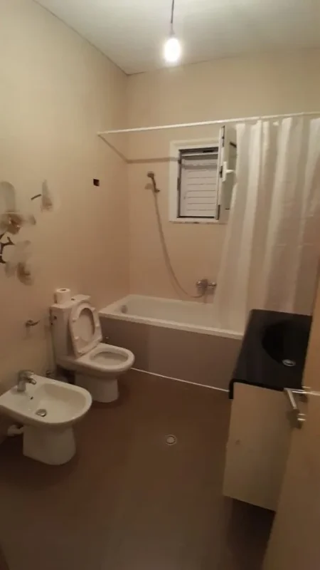 Tirane, jepet me qera apartament 2+1 Kati 1, 112 m² 400 € (Sanatorium)