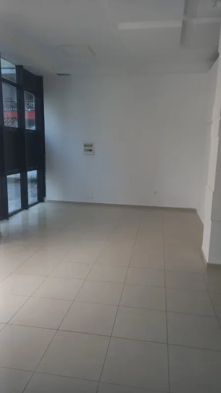 Tirane, jepet me qera ambjent biznesi Kati 0, 112 m² 840 € (Brryli)