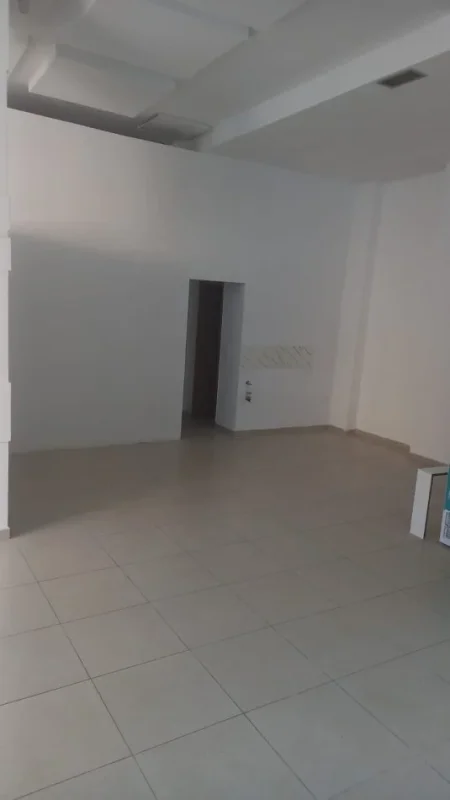 Tirane, jepet me qera ambjent biznesi Kati 0, 112 m² 840 € (Brryli)
