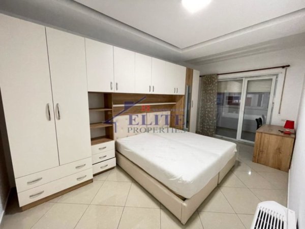 Tirane, jepet me qera apartament 2+1+Ballkon Kati 4, 120 m² 700 € (Ring Center)