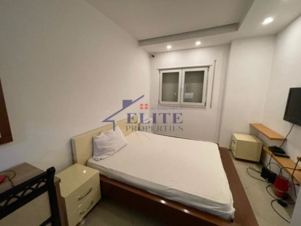 Tirane, jepet me qera apartament 2+1+Ballkon Kati 4, 120 m² 700 € (Ring Center)