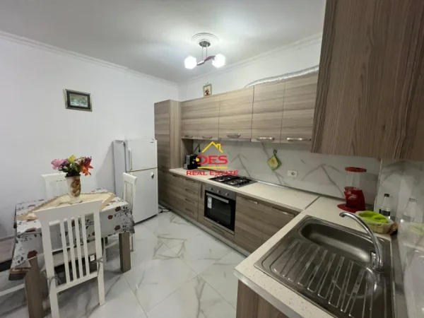 Vlore, shitet apartament 1+1+Ballkon Kati 2, 150.000 € (Rruga Murat Tërbaçi, Vlorë)