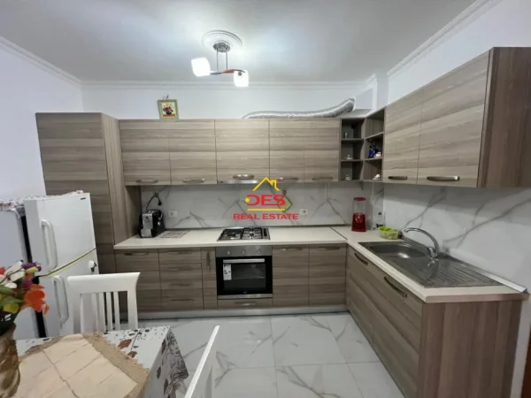 Vlore, shitet apartament 1+1+Ballkon Kati 2, 150.000 € (Rruga Murat Tërbaçi, Vlorë)