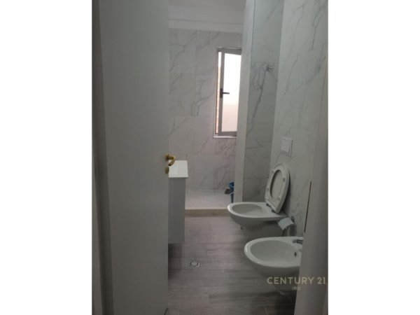 Tirane, jepet me qera apartament 2+1 Kati 3, 90 m² 700 € (don bosko)