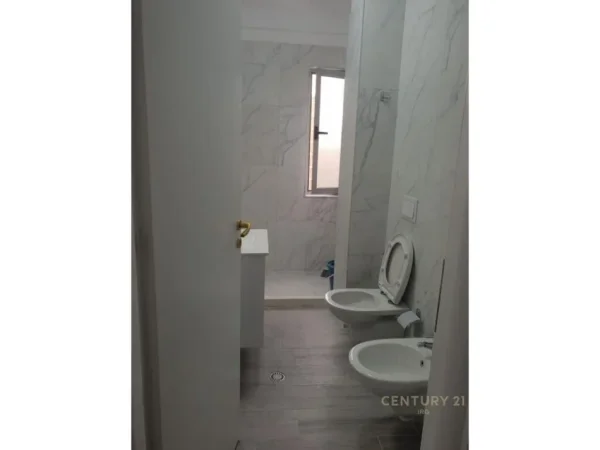 Tirane, jepet me qera apartament 2+1 Kati 3, 90 m² 700 € (don bosko)