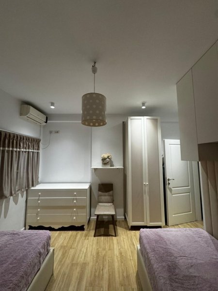 Tirane, jepet me qera apartament 2+1+Ballkon Kati 4, 125 m² 750 € Ministria e Jashtme