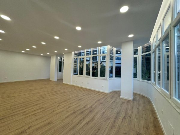 Tirane, shitet ambjent biznesi Kati 1, 100 m² 225.000 € (21 dhjetor)