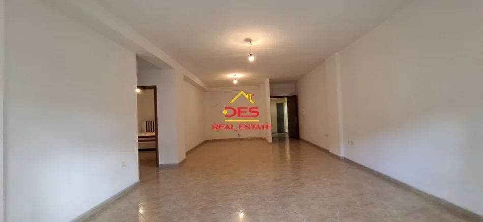 Vlore, shitet apartament 2+1+Ballkon Kati 2, 115 m² 140.000 € (Rruga Fiqirete Musta)