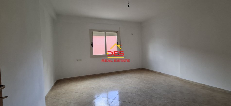 Vlore, shitet apartament 2+1+Ballkon Kati 2, 115 m² 140.000 € (Rruga Fiqirete Musta)