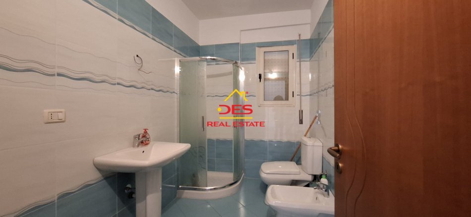 Vlore, shitet apartament 2+1+Ballkon Kati 2, 115 m² 140.000 € (Rruga Fiqirete Musta)