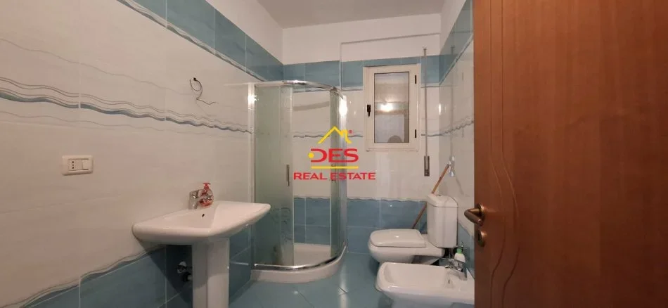 Vlore, shitet apartament 2+1+Ballkon Kati 2, 115 m² 140.000 € (Rruga Fiqirete Musta)