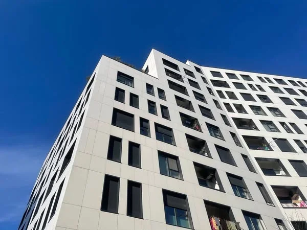 Tirane, shitet dyqan , 35 m² 77.000 € (21 Dhjetori)