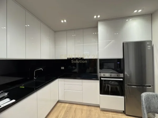 Tirane, jepet me qera apartament 2+1 Kati 3, 105 m² 1.200 € (liqeni i thate)
