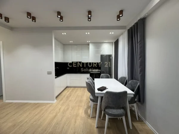 Tirane, jepet me qera apartament 2+1 Kati 3, 105 m² 1.200 € (liqeni i thate)