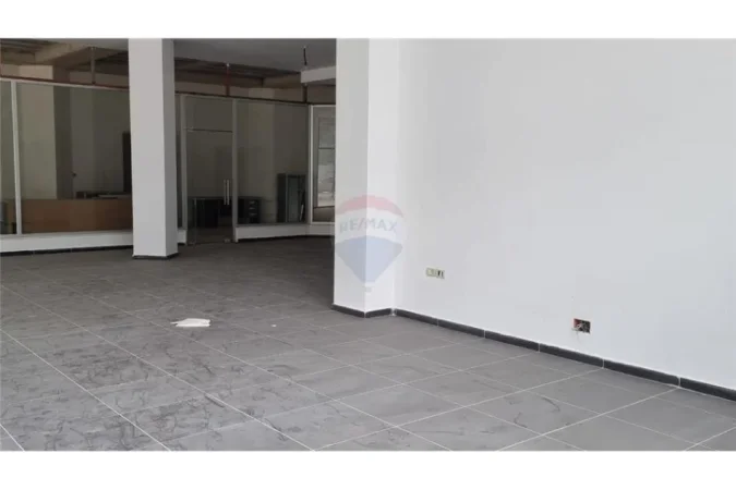 Vlore, shitet dyqan Kati 0, 117 m² (Lungomare)