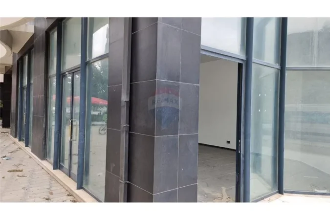 Vlore, shitet dyqan Kati 0, 117 m² (Lungomare)