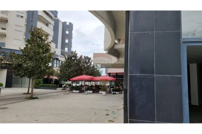 Vlore, shitet dyqan Kati 0, 117 m² (Lungomare)