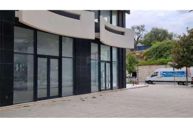 Vlore, shitet dyqan Kati 0, 117 m² (Lungomare)