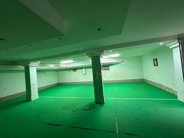 Tirane, shitet magazine Kati -1, 172 m² 206.000 € (Vasil Shanto)