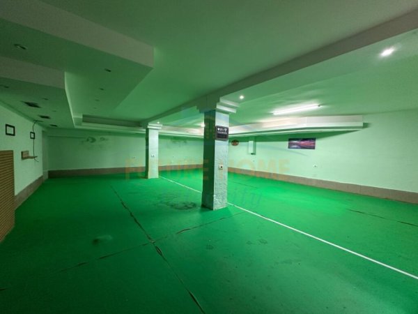 Tirane, shitet magazine Kati -1, 172 m² 206.000 € (Vasil Shanto)