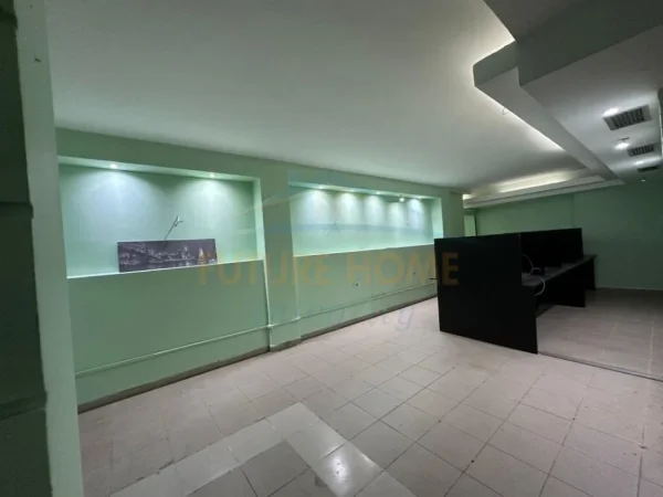 Tirane, shitet magazine Kati -1, 172 m² 206.000 € (Vasil Shanto)