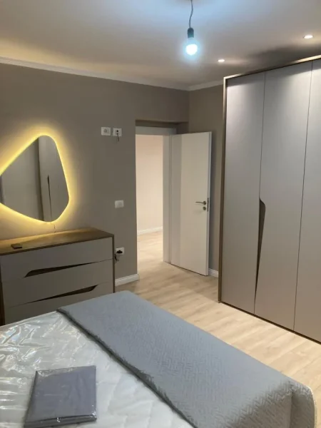 Tirane, jepet me qera apartament 2+1+Ballkon Kati 3, 90 m² 800 € (MYSLYM SHYRI)