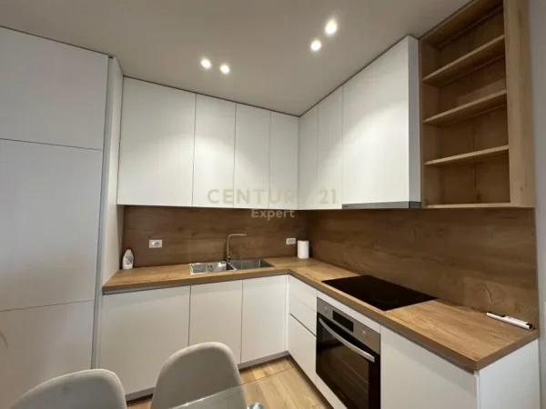 Tirane, jepet me qera apartament 2+1+Ballkon Kati 5, 100 m² 900 € (hipoteka)