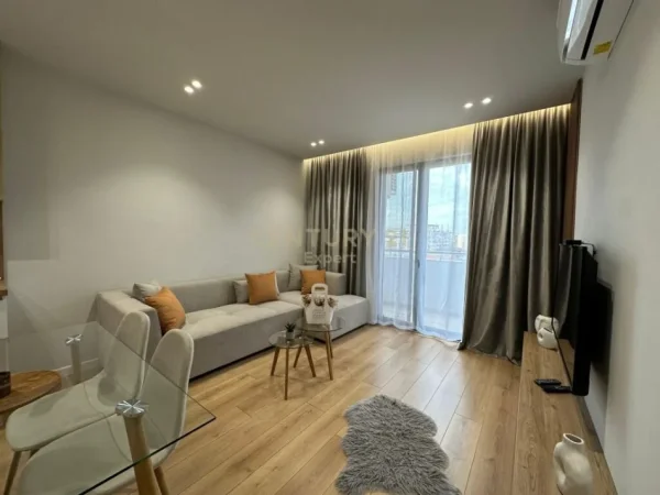 Tirane, jepet me qera apartament 2+1+Ballkon Kati 5, 100 m² 900 € (hipoteka)
