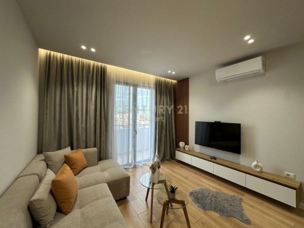 Tirane, jepet me qera apartament 2+1+Ballkon Kati 5, 100 m² 900 € (hipoteka)