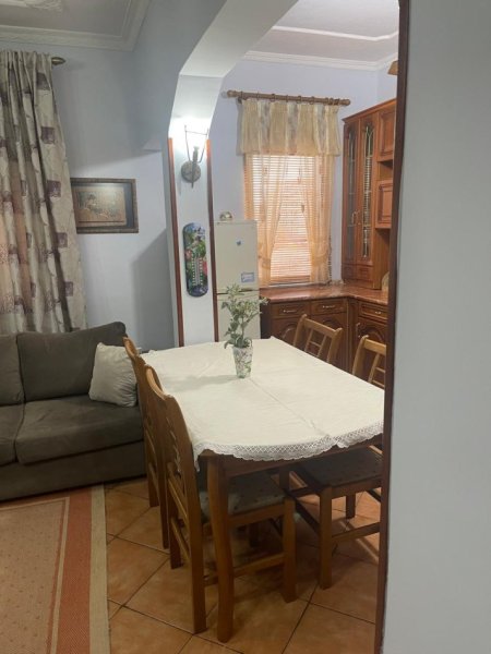 Tirane, jepet me qera apartament 3+1 Kati 6, 116 m² 450 € (Komgresi manastirit)