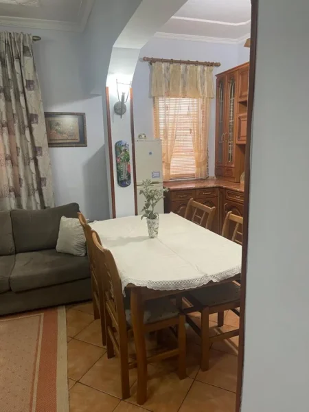 Tirane, jepet me qera apartament 3+1 Kati 6, 116 m² 450 € (Komgresi manastirit)