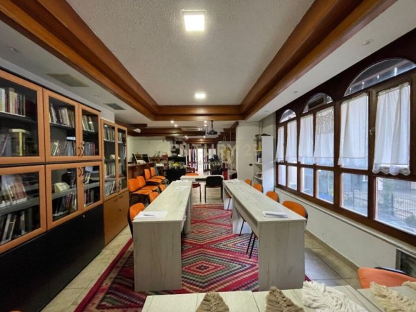 Tirane, jepet me qera zyre Kati 1, 98 m² 800 € (RRUGA E ELBASANIT)