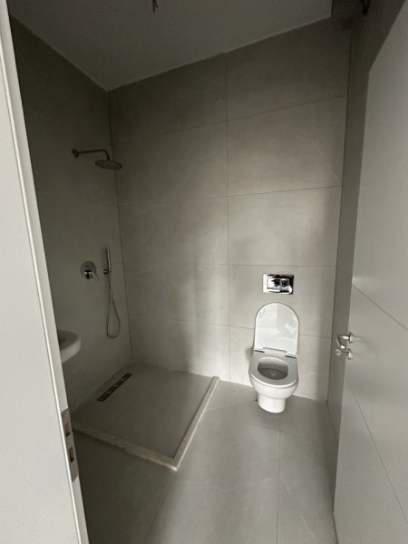 Tirane, jepet me qera apartament 2+1+Ballkon Kati 2, 104 m² 500 € (Ish fusha aviacionit)